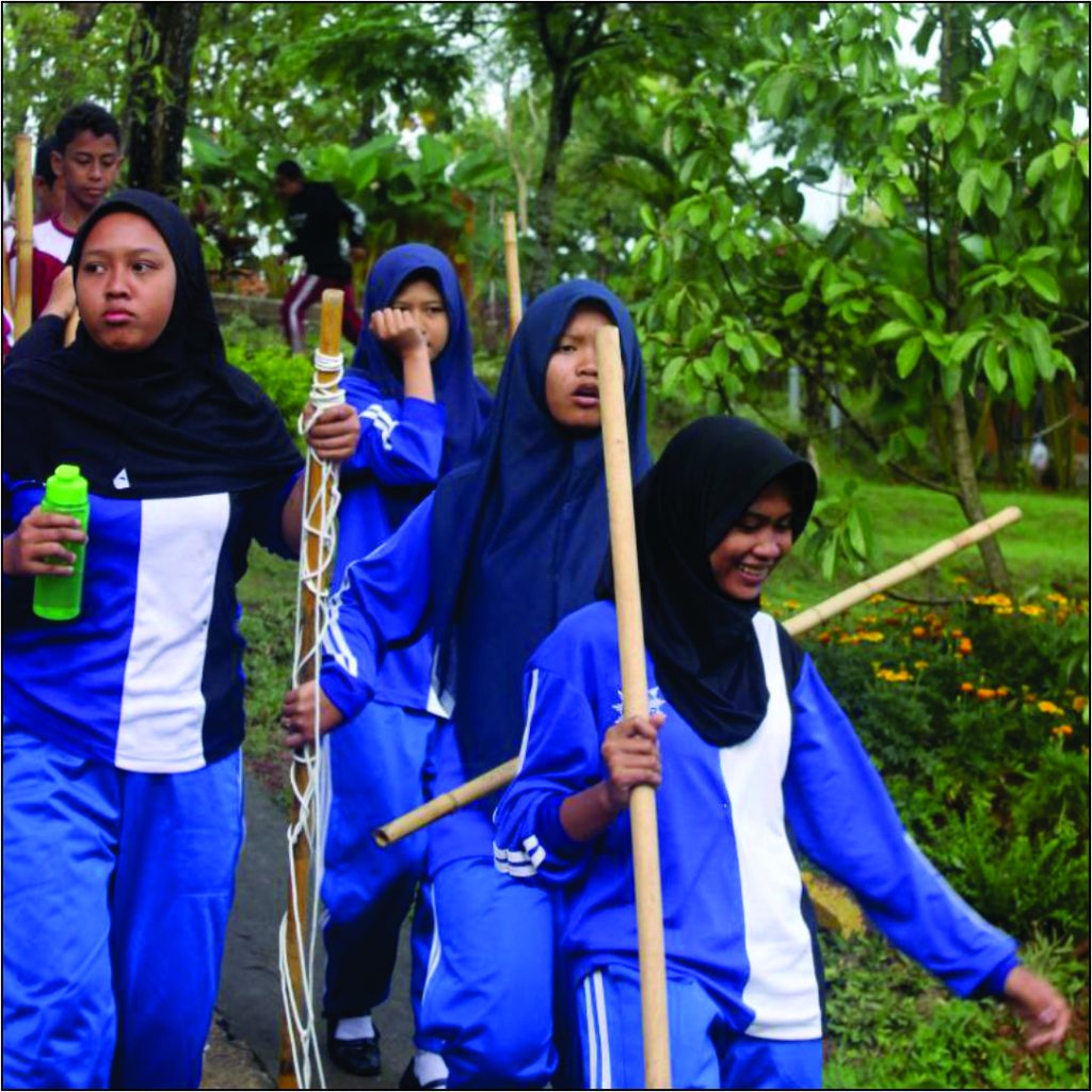 Keceriaan siswa SMK MUTIPUGA Demak saat kegiatan PERSAHAD 2026 untuk pembentukan karakter.